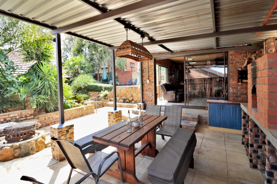 5 Bedroom Property for Sale in Langenhovenpark Free State